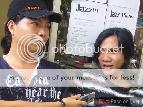 Vocalist Hồng Việt in the interview